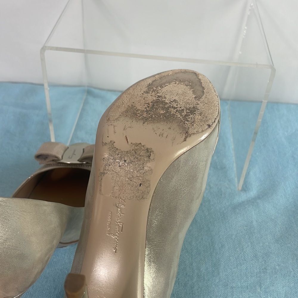 Salvatore Ferragamo Gold Stiletto Bow Front Pumps Shoes - Picture 5 of 5